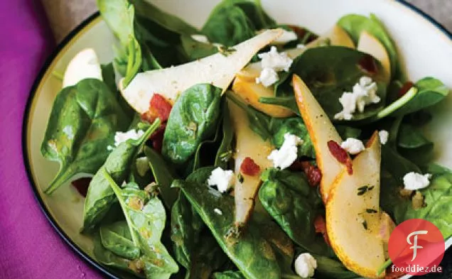 Spinat-, Birnen- und Pancetta-Salat