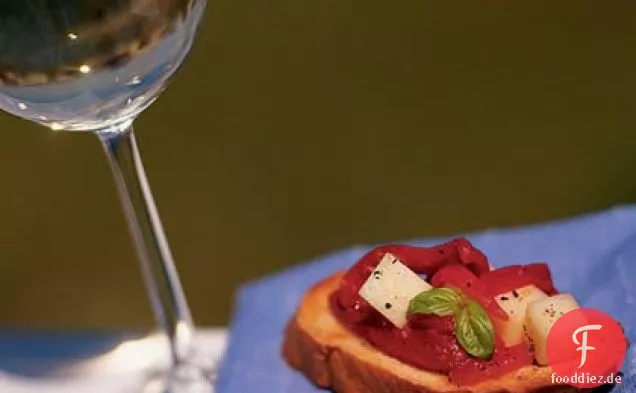 Gerösteter roter Pfeffer und Provolone Bruschetta