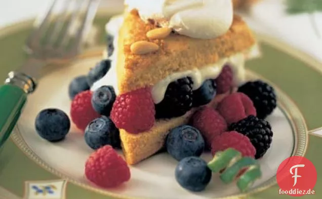 Maismehl Piñon Shortcakes mit Beeren und Limetten-Creme -