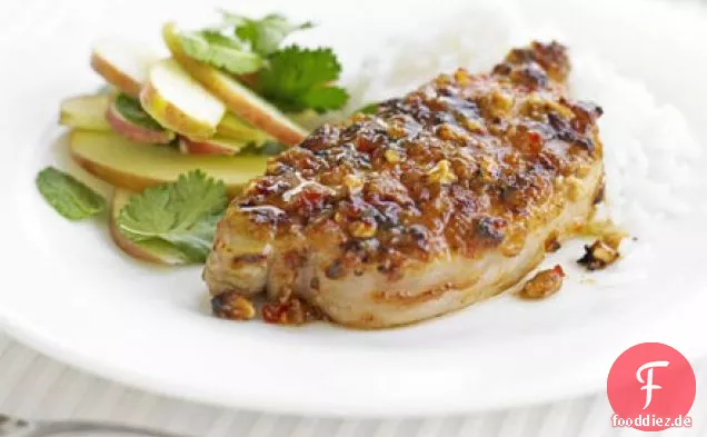 Satay Schweinefleisch mit knusprigem Apfelsalat