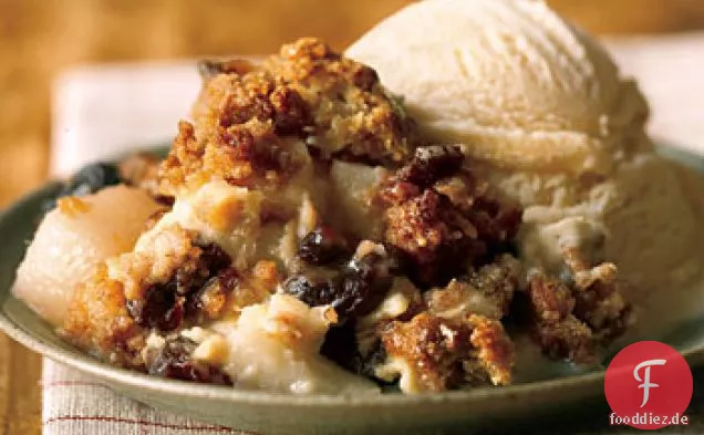 Birne und getrocknete Kirsche Pudding knusprig
