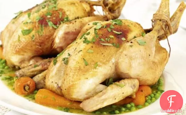 Senf-gebuttertes Huhn mit Estragon, Erbsen & Karotten