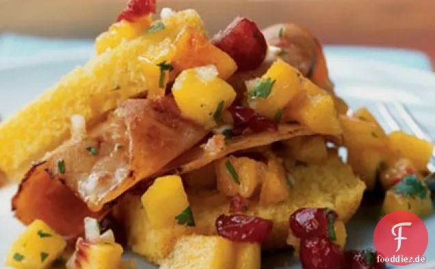 Maisbrot Shortcake mit Schinken und frischer Pfirsichsalsa