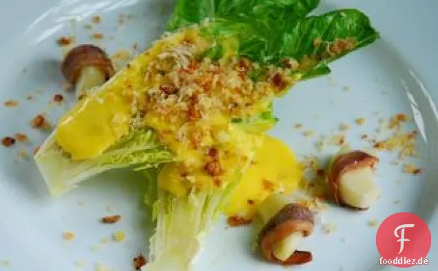 Caesar Salat mit Sardellen, Knoblauch und herzhaften Zitronen Sabayon