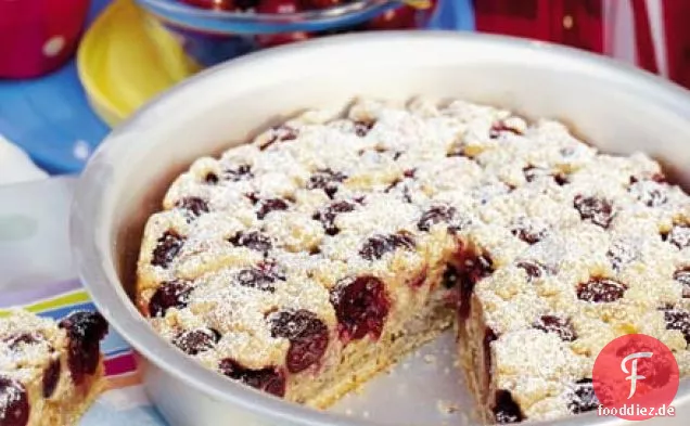 Frischer Kirschkuchen mit einem Hauch Zimt