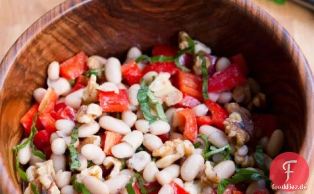 Cannellini, Paprika und Walnusssalat