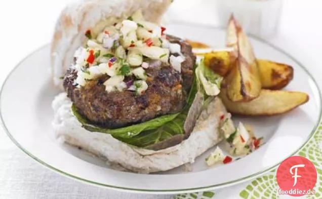 Ruck beefburger mit Ananas-relish & chips