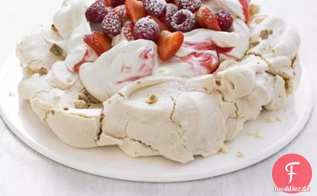 Mandelbaiser mit Sommerbeeren