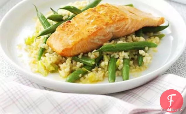 Glasierter Lachs mit grünen Bohnen & Bulgursalat