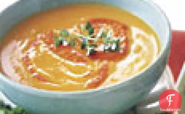 Butternut-Kürbissuppe mit geröstetem Paprika-Püree