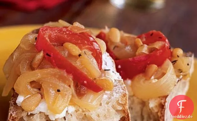 Paprika-Zwiebel-Relish mit Pinienkernen