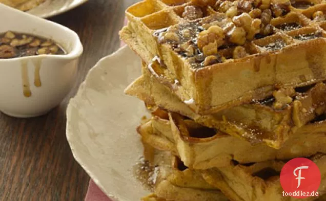Kürbiswaffeln mit Ahorn-Walnuss-Sirup