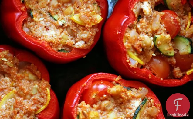 Couscous und Feta-gefüllte Paprika