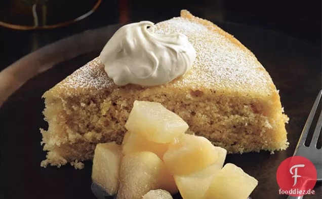 Buttermilch-Gewürz-Kuchen mit Birnen-Kompott und Crème Fraîche