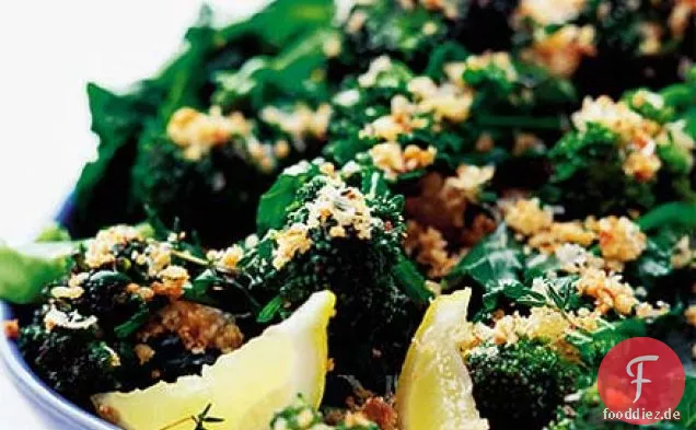 Lila sprießender Brokkoli mit Parmesan & Herbed Crumbs