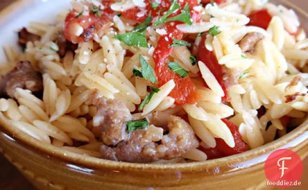 Orzo Mit Wurst, Paprika Und Tomaten