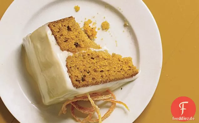 Pumpkin Spice Layer Cake mit Karamell und Frischkäse Zuckerguss