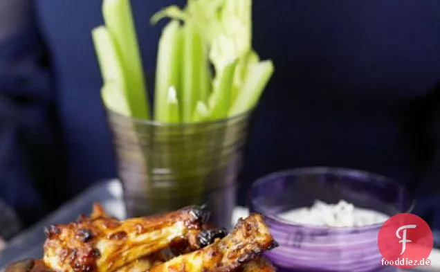 Sellerie-Sticks mit Blauschimmelkäse-Dip