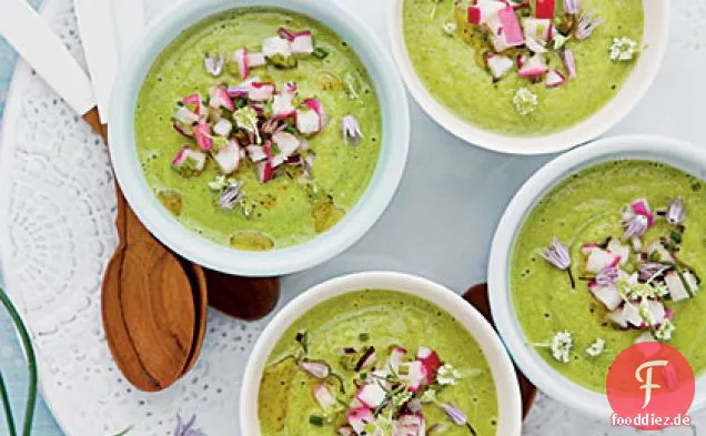 Zucchini-Minze-Gazpacho mit Rettich-Salsa