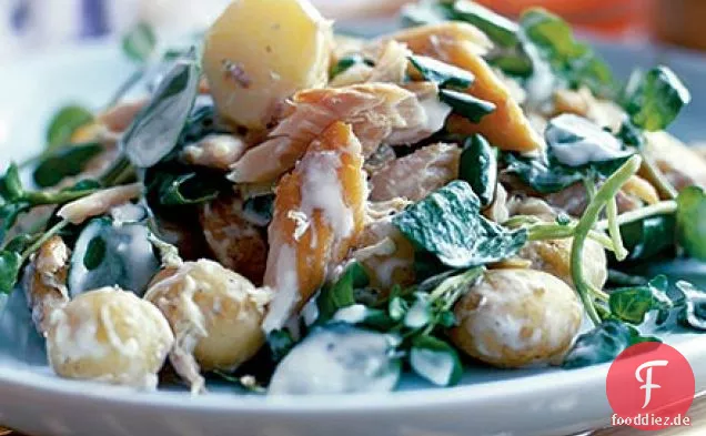 Warmer neuer Kartoffel- und geräucherter Makrelensalat