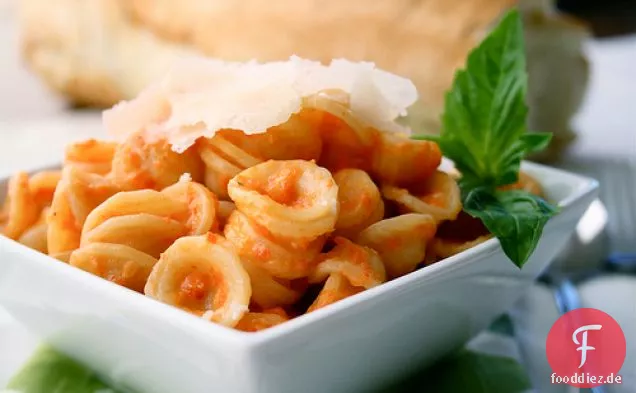 Orecchiette mit gerösteter Paprika-Sauce & Parmesan