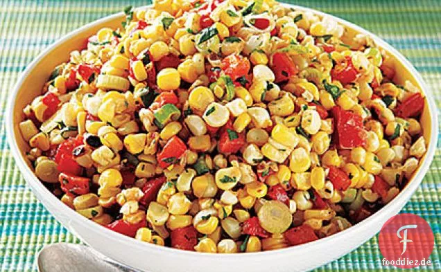 Gerösteter Mais und roter Pfeffersalat
