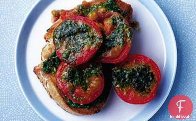 Gegrillte pesto Tomaten auf toast