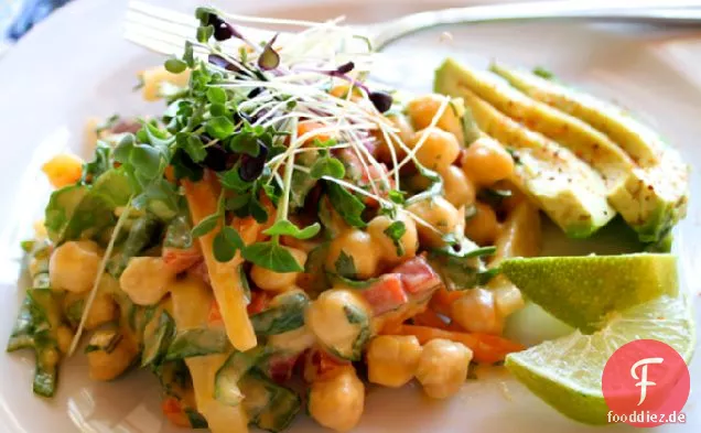 Garbanzo-Bohnensalat mit mexikanischem Mango-Dressing