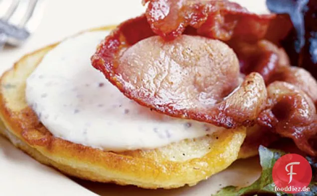 Ricotta Hot Cakes mit knusprigem Speck & gemischten Blättern