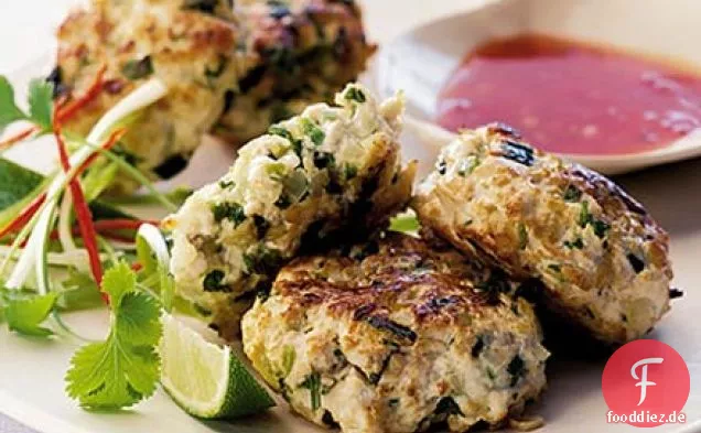 Thailändische Hühnerkuchen mit süßer Chilisauce