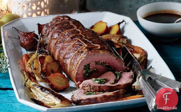 Spinat und Pilze-gefülltes Rinderfilet mit Trüffelweinsauce