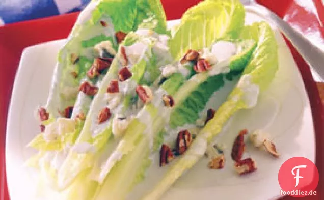 Herzen der Romaine mit Roquefort und gerösteten Pekannüssen