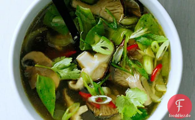 Heiß-saure Pilzsuppe mit Bok Choy