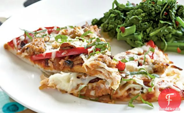 Wurst-, Pfeffer- und Pilzpizza