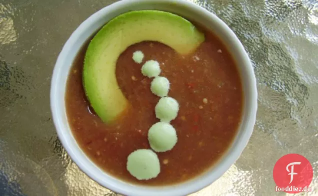 Tara's Gazpacho mit Basilikumcreme