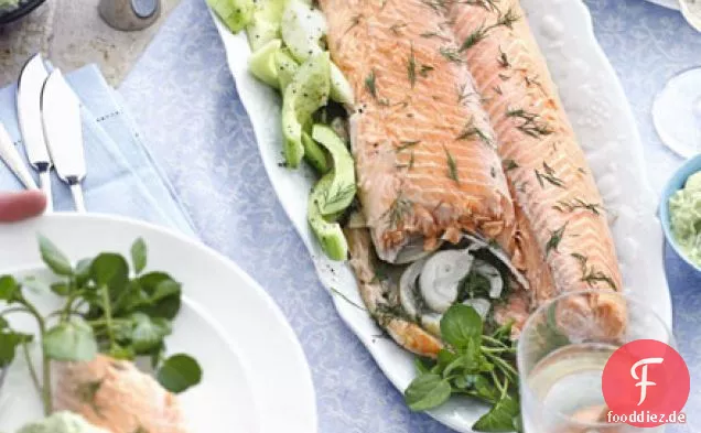 Folie Pochierter Lachs mit dill und avocado mayo
