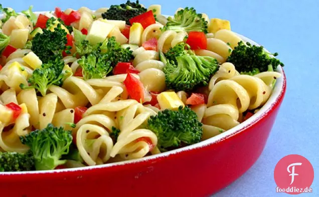 Leichter und gesunder Sommer-Nudelsalat