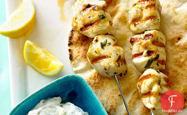 Hühnersouvlaki mit Tzatziki