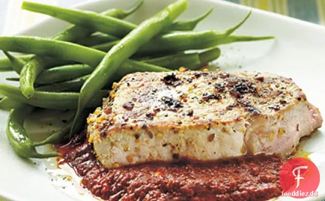 Gebratene Schweinekoteletts mit würziger gerösteter Pfeffersauce