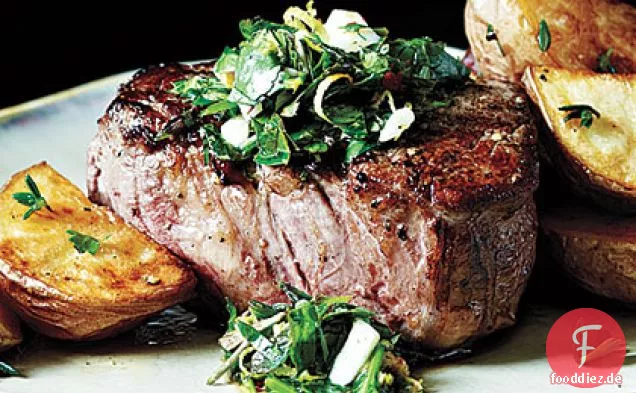 Pfefferkorn-verkrustetes Rinderfilet mit Gremolata