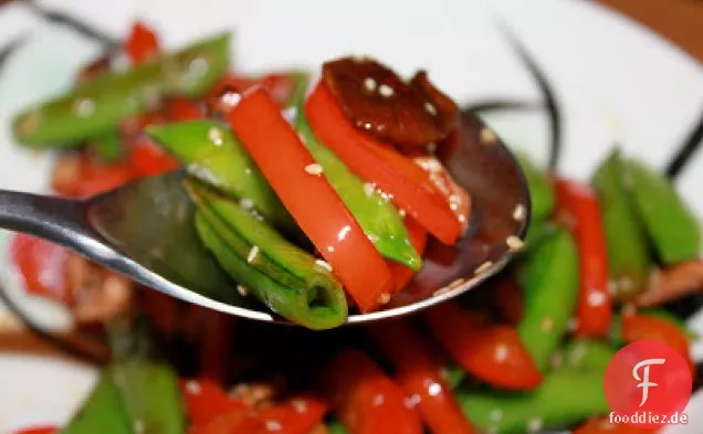 Gebratene grüne Erbsen, Paprika & Shitake-Pilze