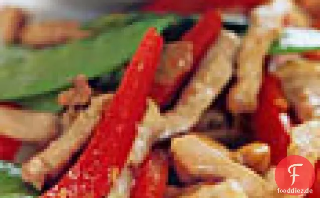 Würziges Schweinefleisch und Cashew Stir-Fry mit Schnee Erbsen und Paprika