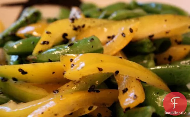 Snap Erbsen-, Paprika- und Sesamsalat