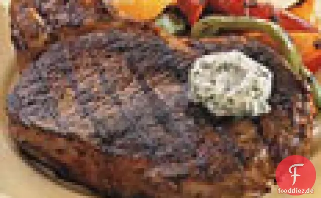 Rib-Eye-Steaks mit Paprika und Gorgonzola Butter