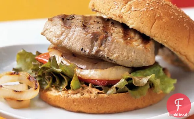 Gegrillte Thunfischsandwiches mit Zwiebeln, Paprika und Chile-Koriander-Mayonnaise