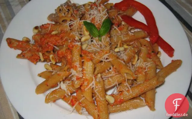 Geröstetes Paprika-Pesto auf Penne