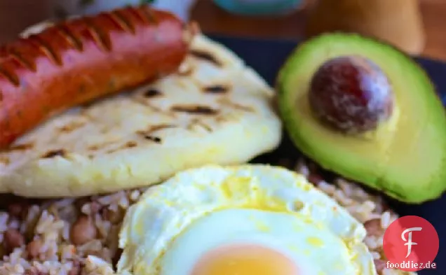 Traditionelles Kolumbianisches Frühstück (Calentado)