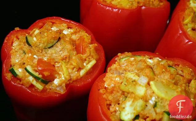 Couscous und Feta-gefüllte Paprika