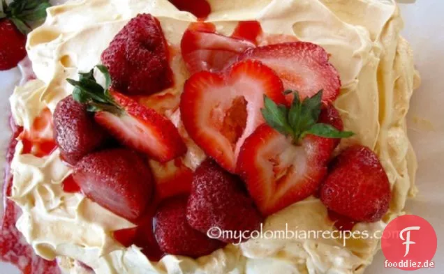 Merengón de Fresas (Kolumbianisches Erdbeer-Baiser-Dessert)