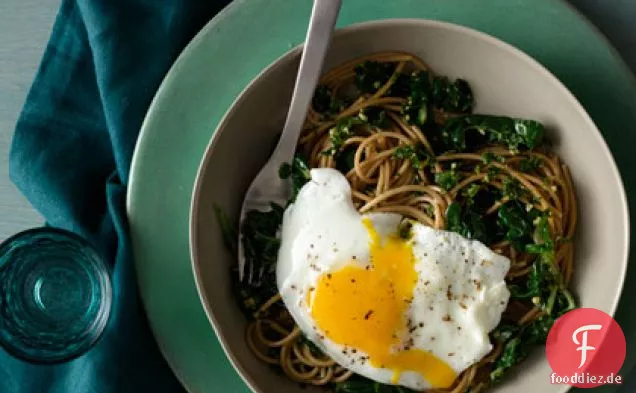 Spaghetti mit verwelktem Gemüse und Walnuss-Petersilie-Pesto